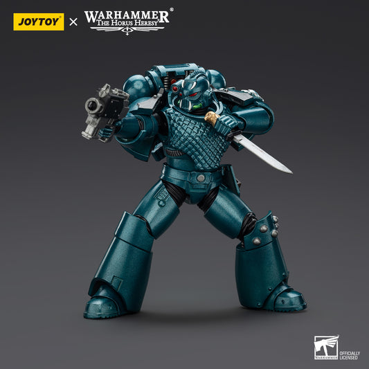 Alpha Legion - Headhunter Kill Team - Legionary with Banestrike Combi-Bolter and Power Dagger