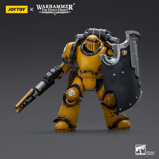 Imperial Fists MkIII Breacher with Lascutter in combat pose, the Breacher raises the Lascutter ready to cut through enemy defenses.